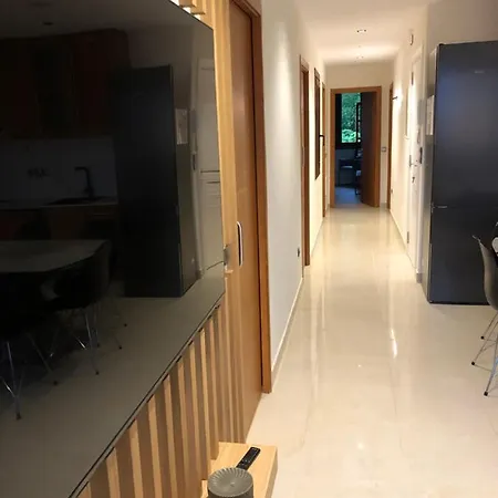Luxury With Jacuzzi Apartmán *