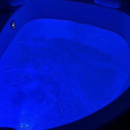 Luxury With Jacuzzi Apartmán