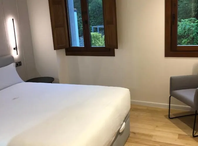 Luxury With Jacuzzi Σαντιάγο ντε Κομποστέλα